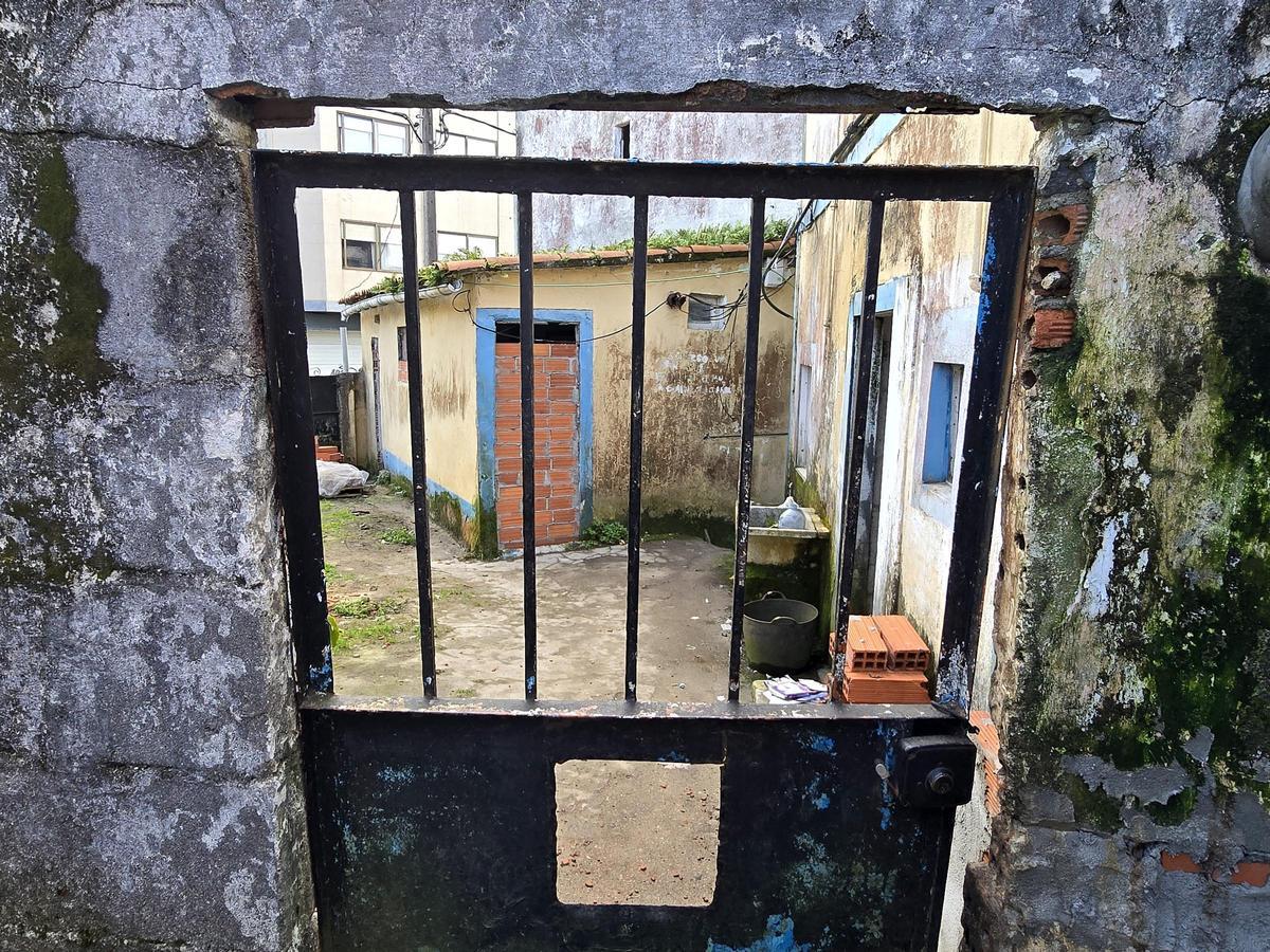 El viejo caserón abandonado de la calle Cantabria con Toledo.