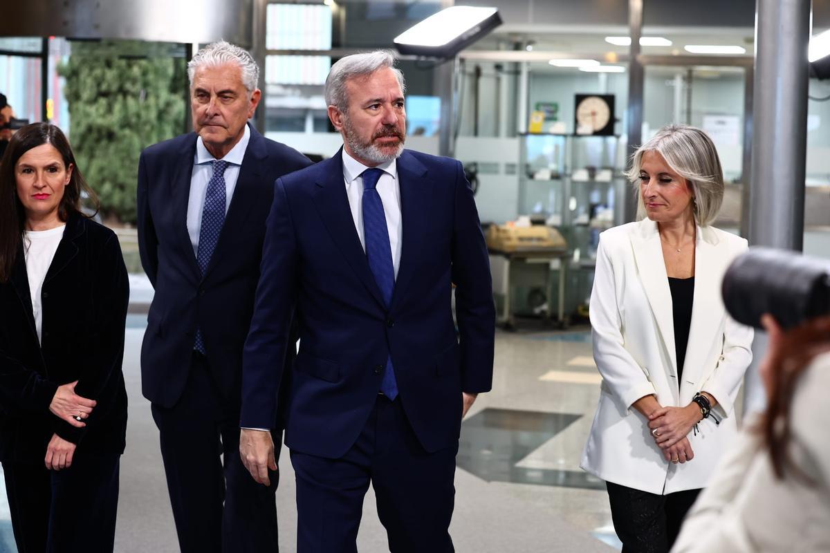 EN IMÁGENES | Así ha sido la llegada de Pilar Alegría y Jorge Azcón al cara a cara de Aragón TV