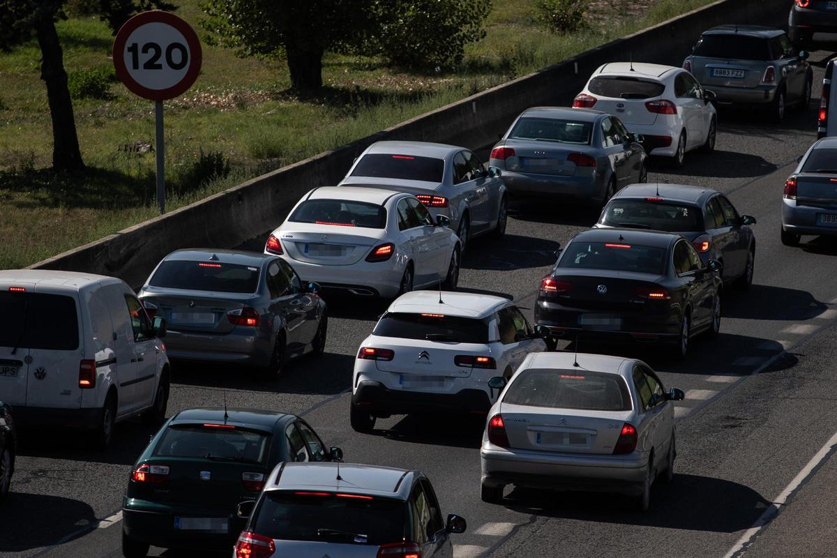 Atasco en la autovía A5.