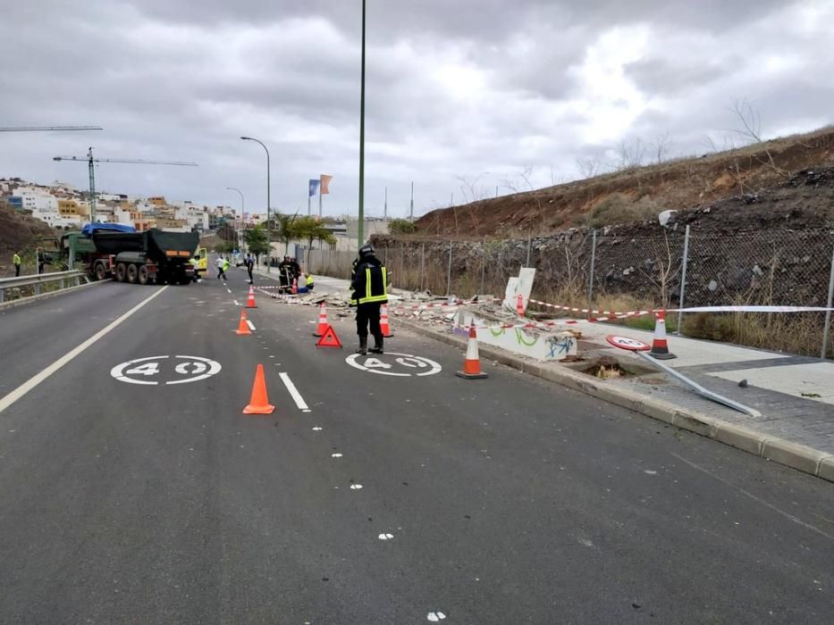 Aparatoso accidente junto al CC Alisios