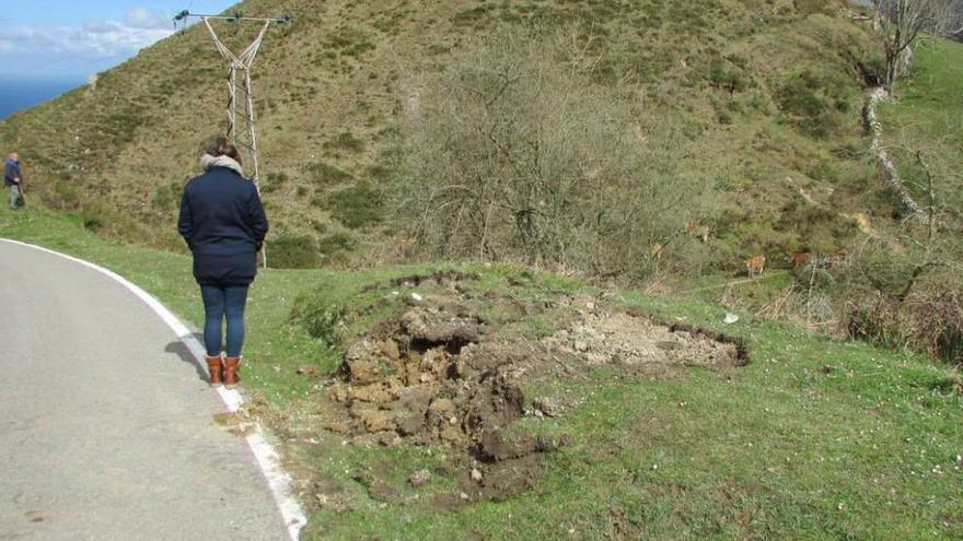 Llanes retira de El Mazucu el monolito de la Legión Cóndor