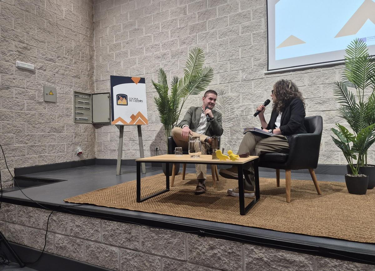 Luis Benito García y Cristina Cantero, durante la charla.