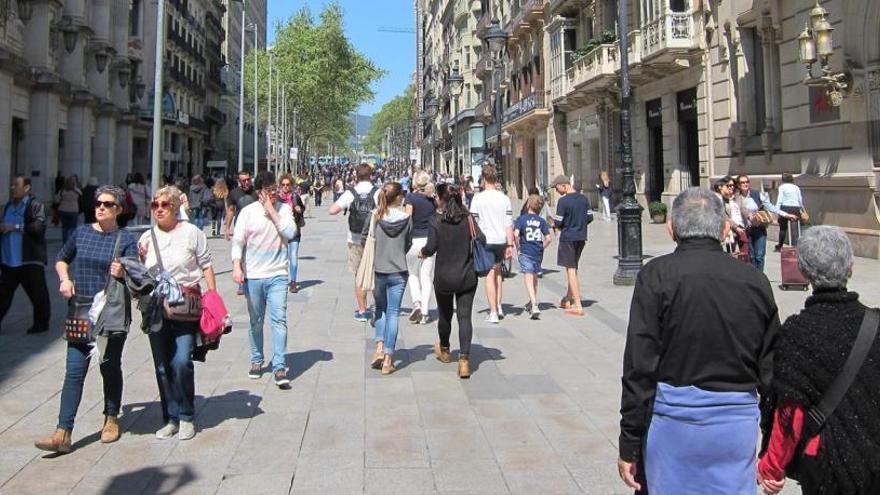 En marzo, 4,9 millones turistas internacionales visitaron España.