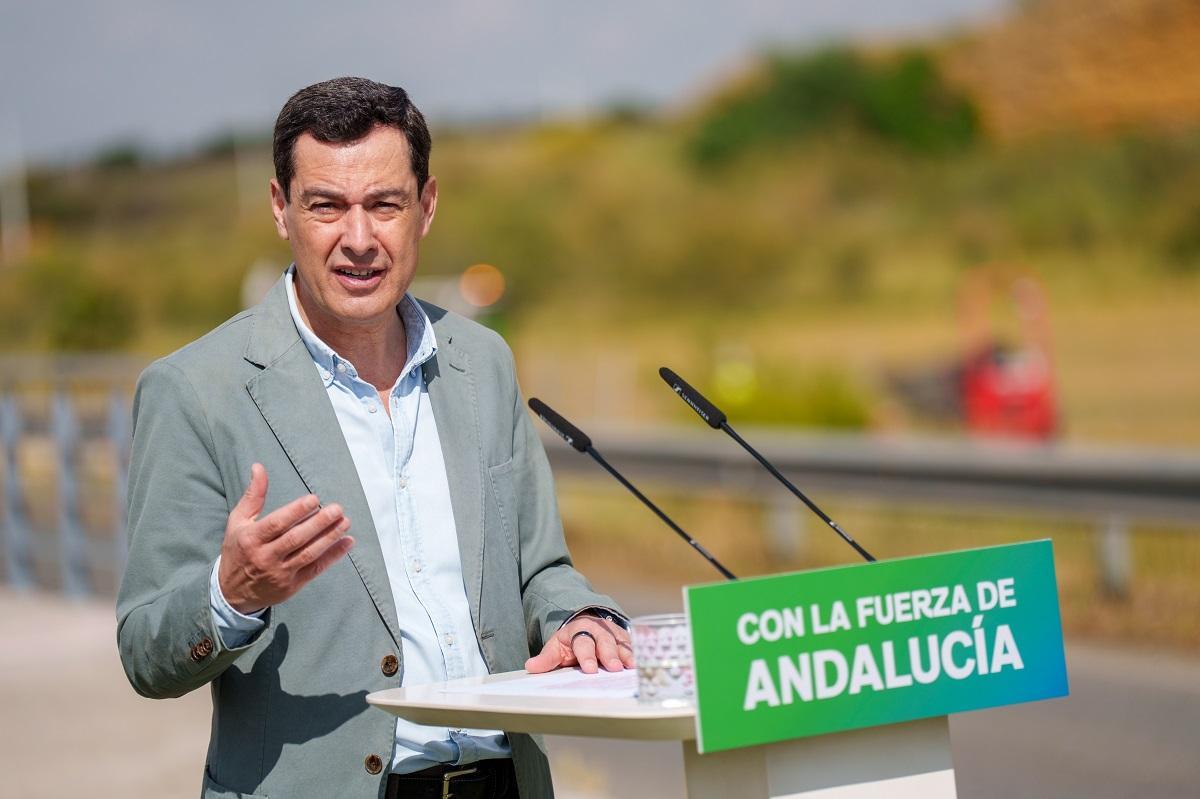 Juanma Moreno, candidato del PP a las elecciones de Andalucía del 17M, en un acto de campaña.