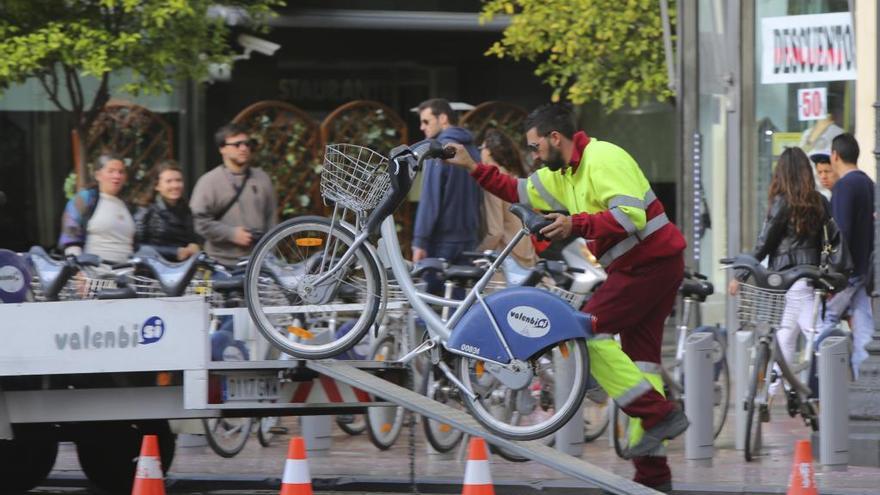 Detenidos un joven y dos menores por romper y robar bicicletas Valenbisi