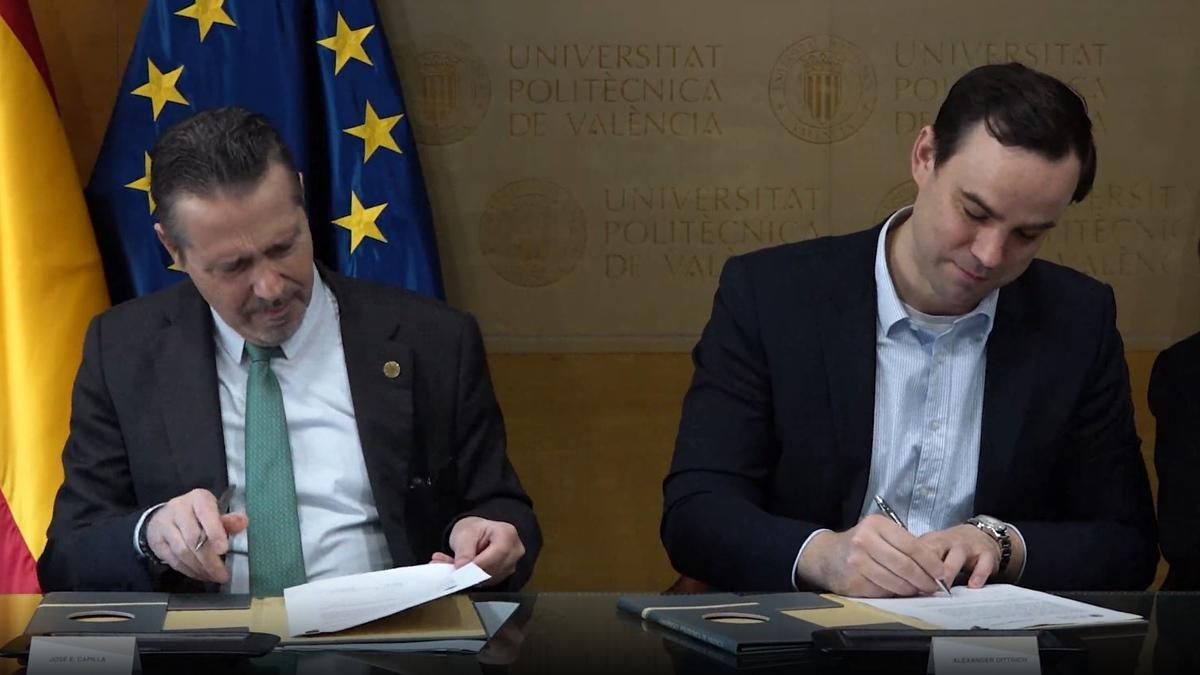 Firma del acuerdo para poner en marcha la cátedra PowerCo.