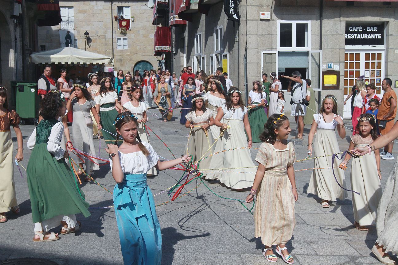 Ribadavia viaja a la Edad Media: maravedíes y fiesta en su día grande