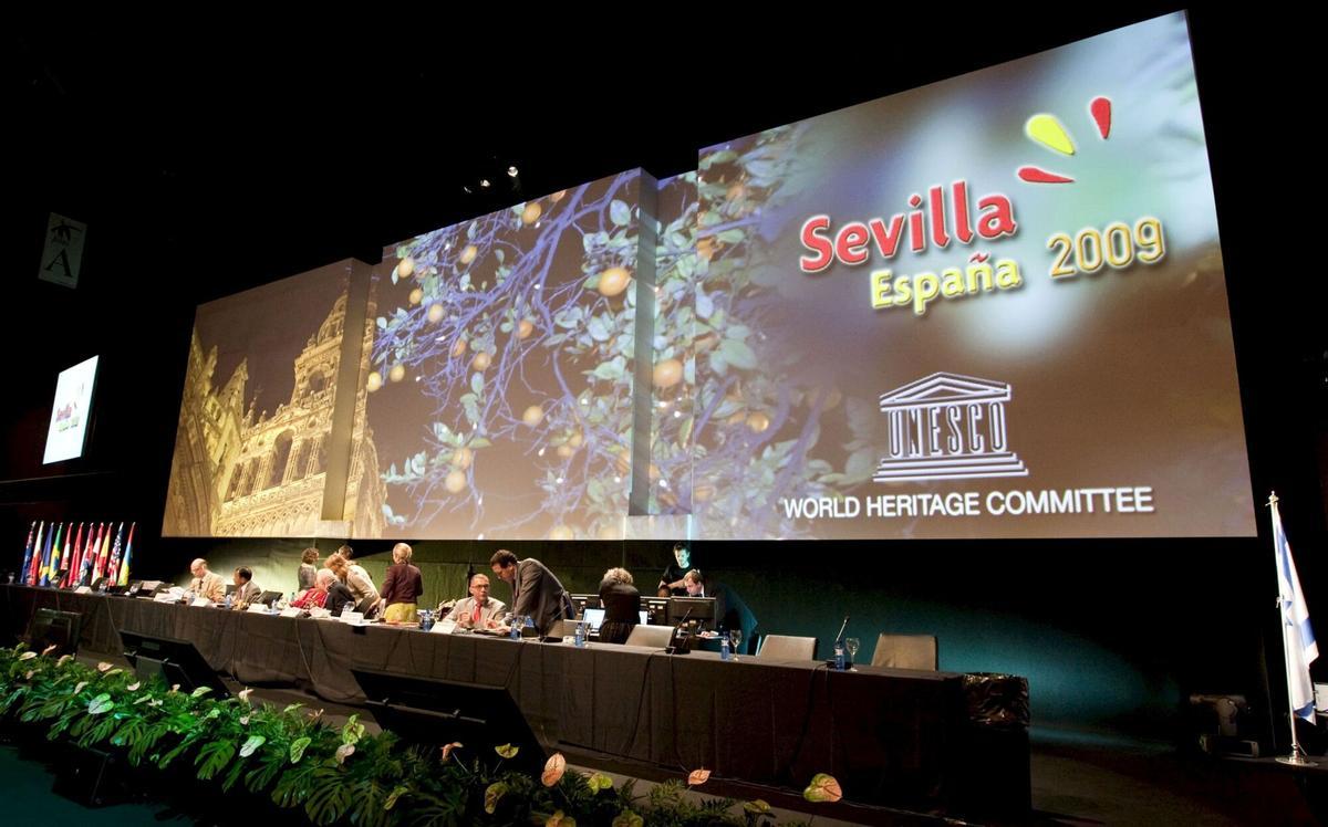 SEV01. SEVILLA, 23/06/09.- El Comité del Patrimonio Mundial de la Unesco ha comenzado hoy las deliberaciones de su 33ª reunión que se celebrará en Sevilla hasta el próximo día 30 y que decidirá que nuevos sitios se añadirán a la lista del Patrimonio Mundial. EFE/Julio Muñoz ESPAÑA-UNESCO-PATRIMONIO. MONUMENTOS. COMITES. REUNIONES.