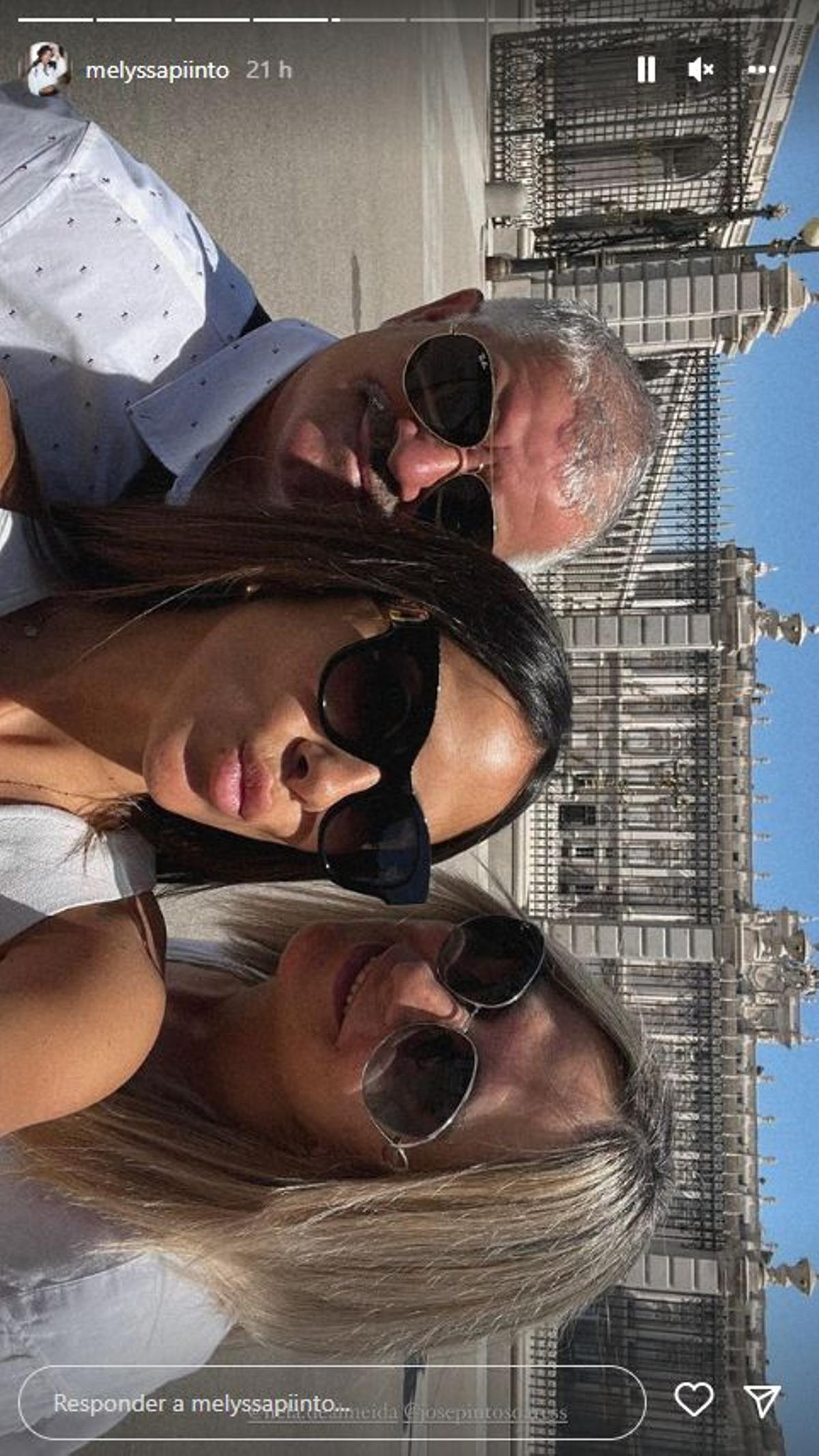 Melyssa junto a sus padres en Instagram
