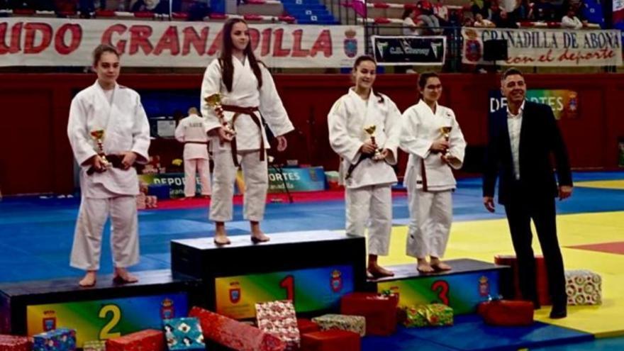 Elena Bahamonde se cuelga la plata en la Copa de España de Tenerife de Judo