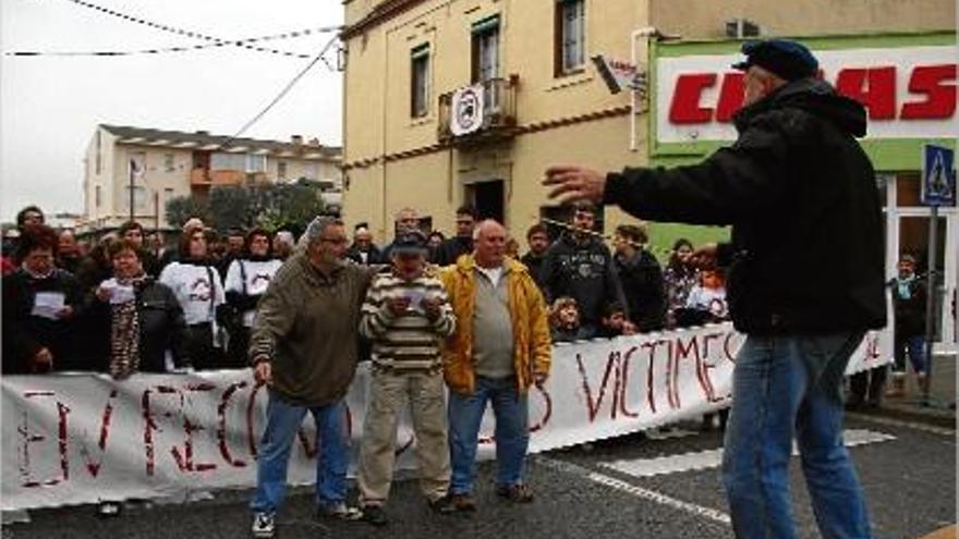 El tall de trànsit que van protagonitzar ahir els veïns de Bàscara, que porten gairebé 60 dies de protesta.