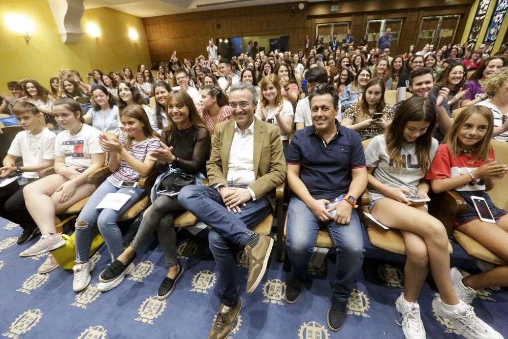 Encuentro de Ana Guerra y Cepeda con estudiantes en Murcia