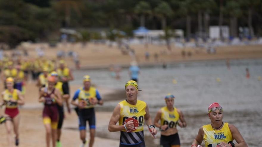 La séptima edición de la Tenerife Swimrun consolida su éxito en Las Teresitas