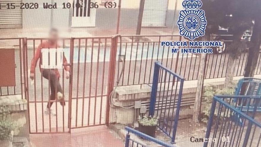 Detenido por intentar agredir a un policía en Molina tras ser puesto en libertad