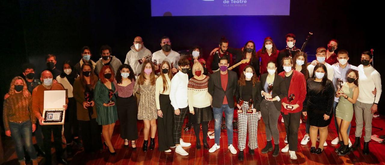 Guanyadors del concurs a l’escenari del Centre Cultural Carmen Alborch de Mislata. | A.M.