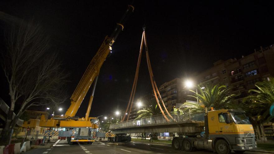 La retirada de las pasarelas divide a los vecinos de la Avenida del Cid