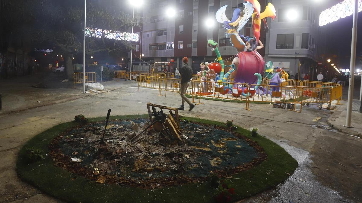 La falla infantil de Zapadores, ya quemada, el lugar donde se produjeron los hechos