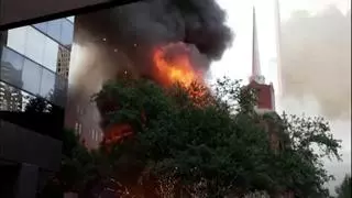 Un gran incendio devora la Primera Iglesia Baptista de Dallas
