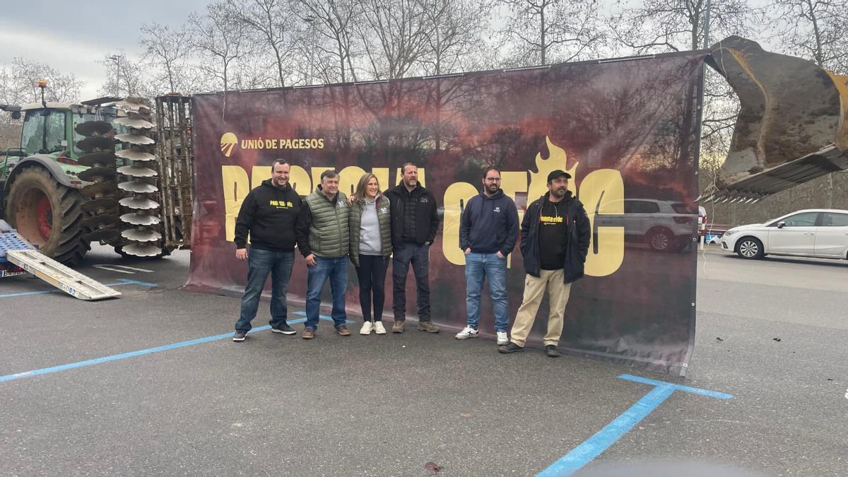 Alguns dels pagesos de Girona abans de sortir cap a Madrid.