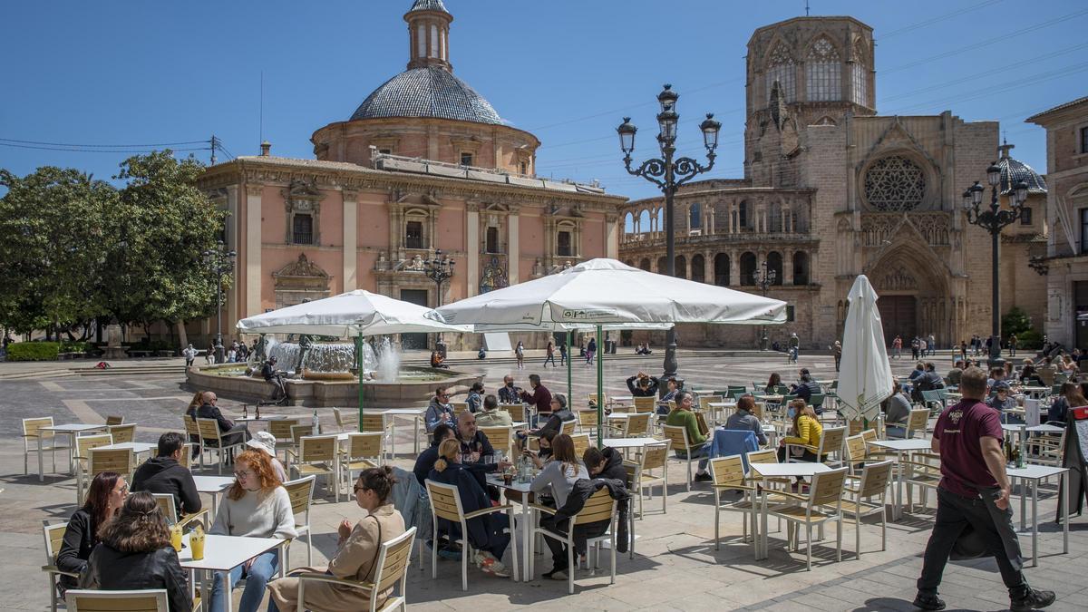 En tasa interanual, el PIB descendió en el primer trimestre a un ritmo mucho menor.