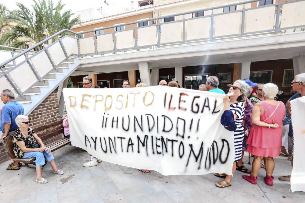 Concentración de protesta en Guardamar.