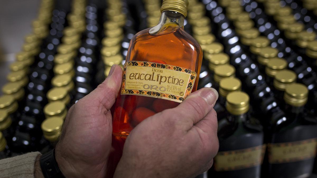 Eucaliptine, el licor de 30 grados de los monjes de Oseira.  // Brais Lorenzo