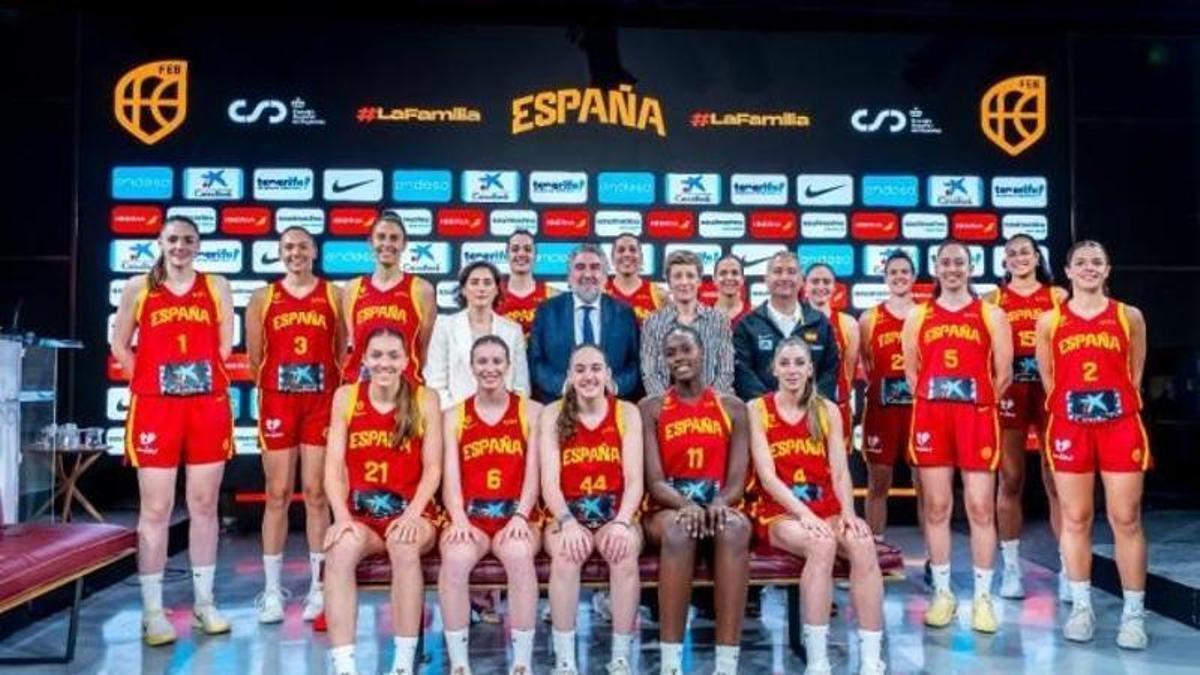 Foto de equipo para la preparación del Eurobasket.