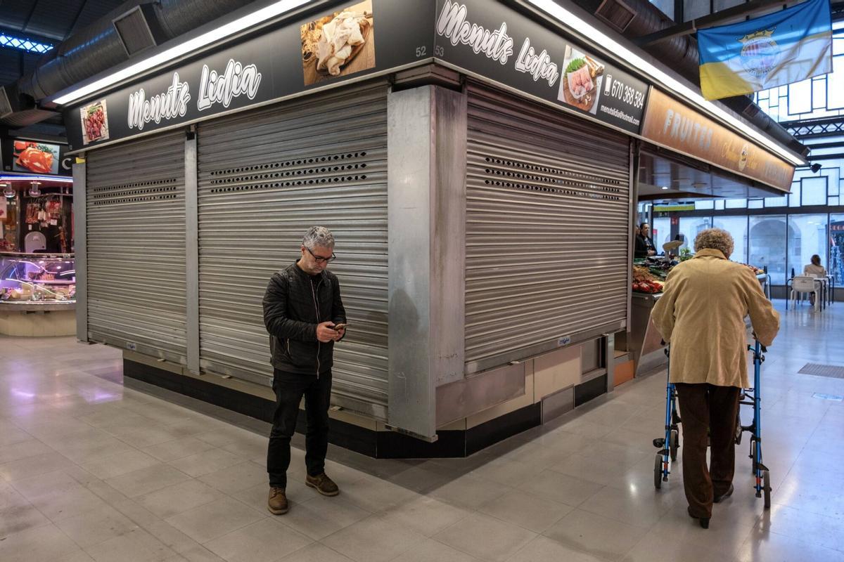 Paradas vacías en el mercado de la Barceloneta