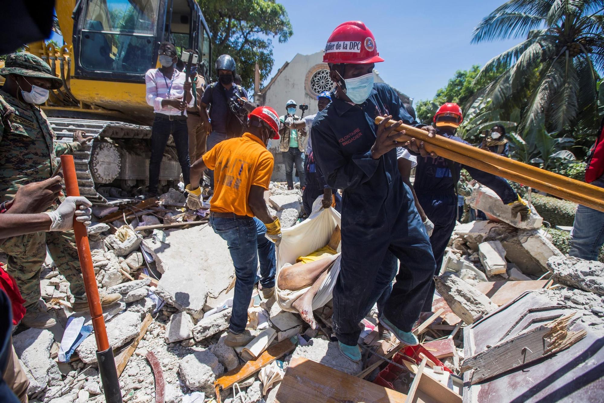 Destrozos causados por el seísmo en Haití