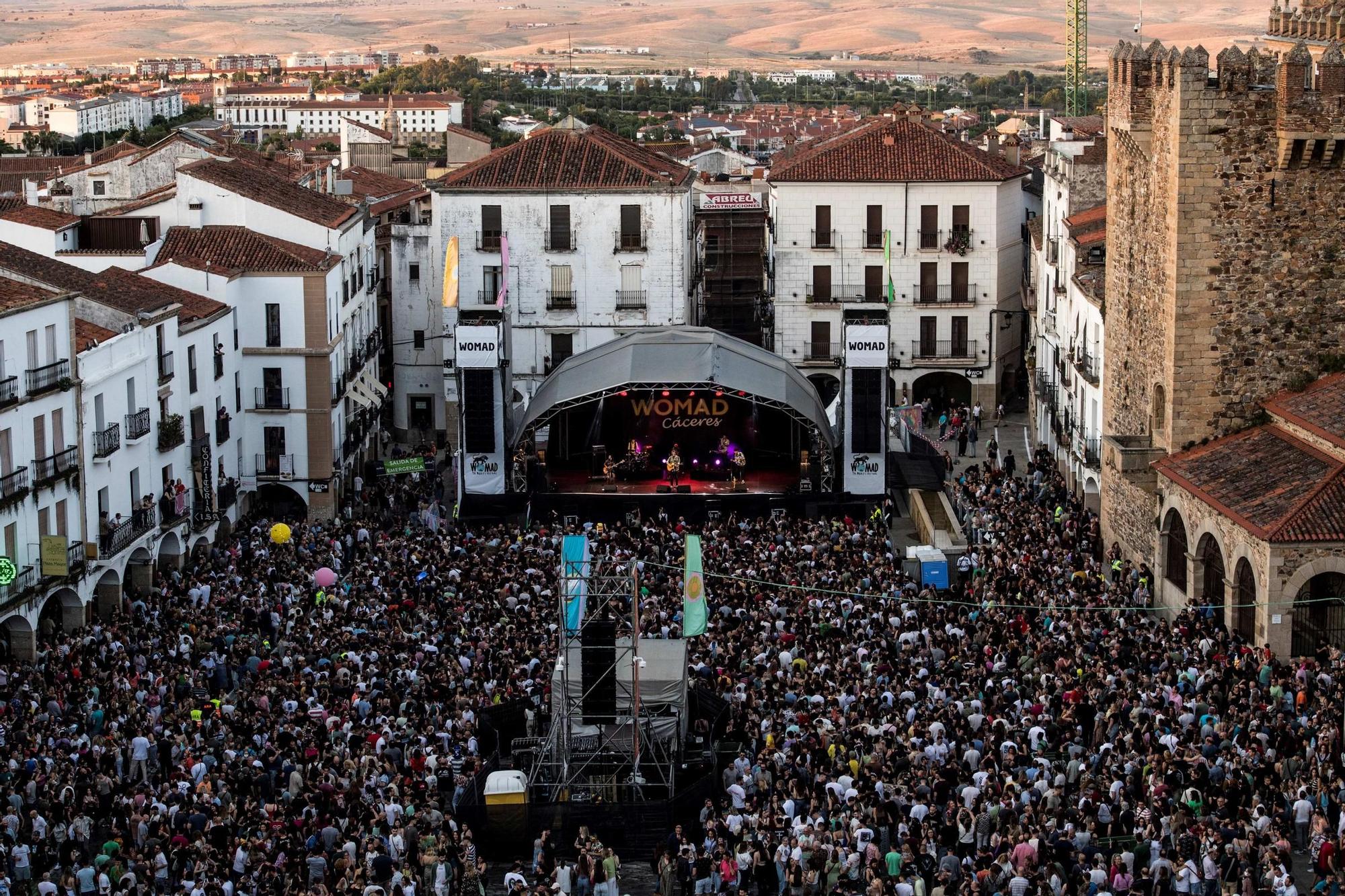 Plaza Mayor de Cáceres durante el Festival WOMAD