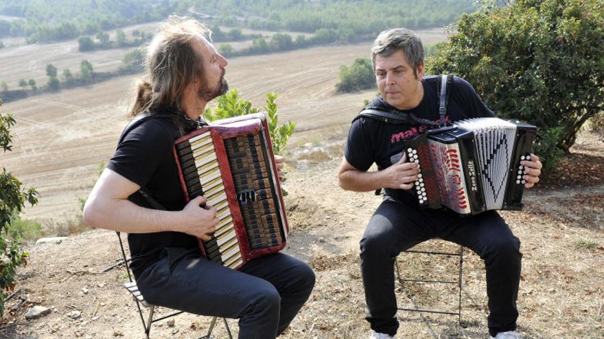 Chango Spasiuk i Kepa Junkera assajant a Castelltallat el muntatge que aquest dijous presenten al Kursaal.