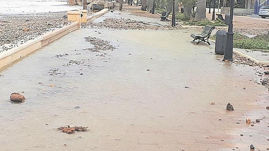 El mar castiga de nuevo el paseo de Almenara