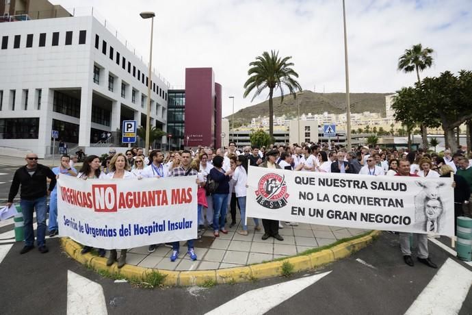 Concentración de médicos y personal sanitario como protesta por la situación del área de Urgencias.  | 25/04/2019 | Fotógrafo: Tony Hernández