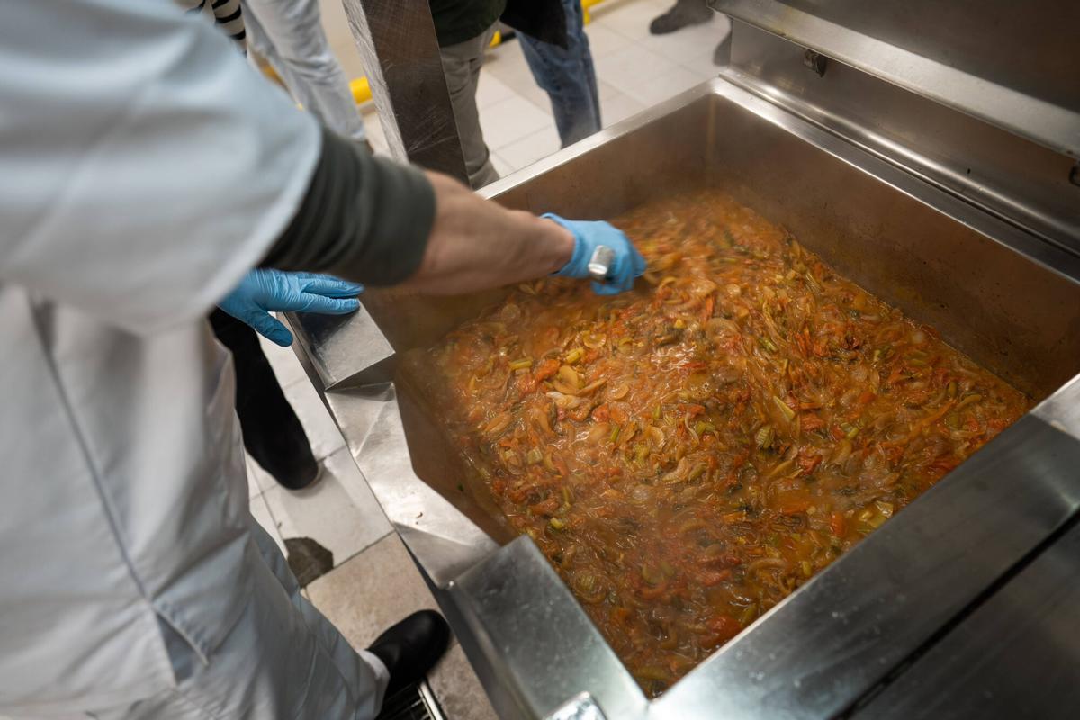 LA ROCA DEL VALLÈS 26/03/2025 Sociedad. Modulos de cocina de jovenes reclusos. Entramos en la cárcel de Jóvenes de Catalunya para hacer un reportaje de como hacen en Ramadàn dentro de la prisión. FOTO de ZOWY VOETEN