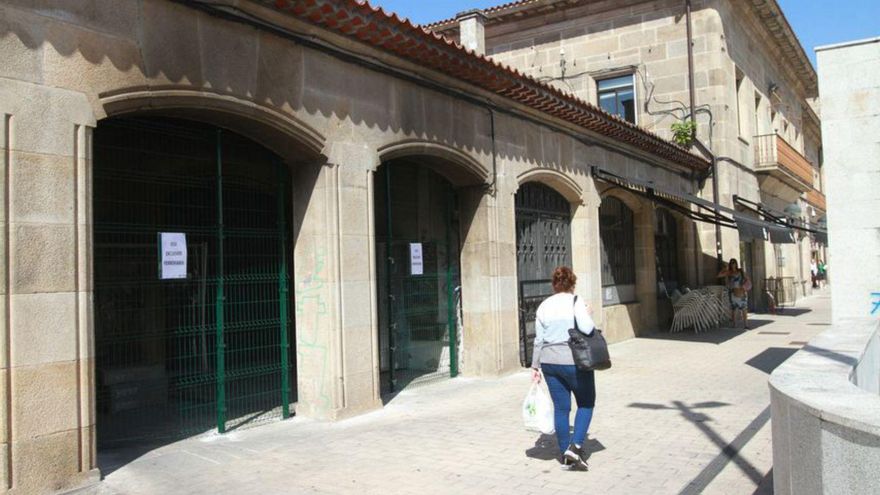 Adif precinta el túnel bajo las vías que ha sido un foco de conflictos | IÑAKI OSORIO