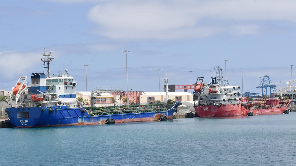 Buques para suministro de combustible atracados en el muelle Santa Catalina del Puerto de Las Palmas.