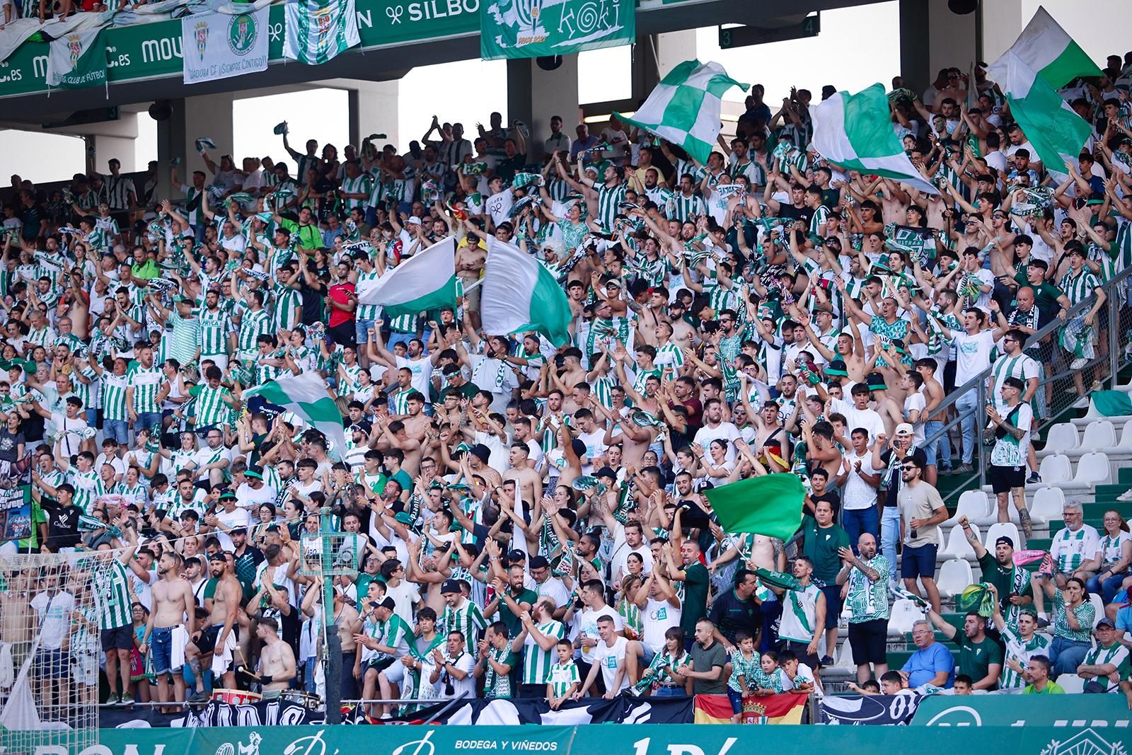 El Córdoba CF vuelve a Segunda / Las mejores imágenes de una noche para la historia