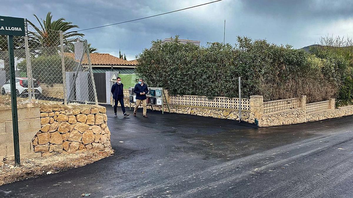 Los trabajos de asfaltado realizados en el Camí de la Lloma de Benidorm.