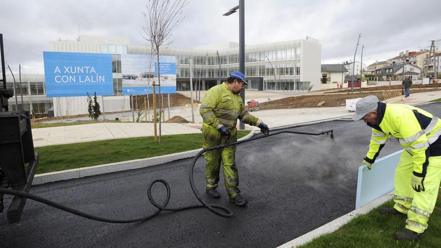 Acometen trabajos de asfaltado en la parcela que alberga el CIS