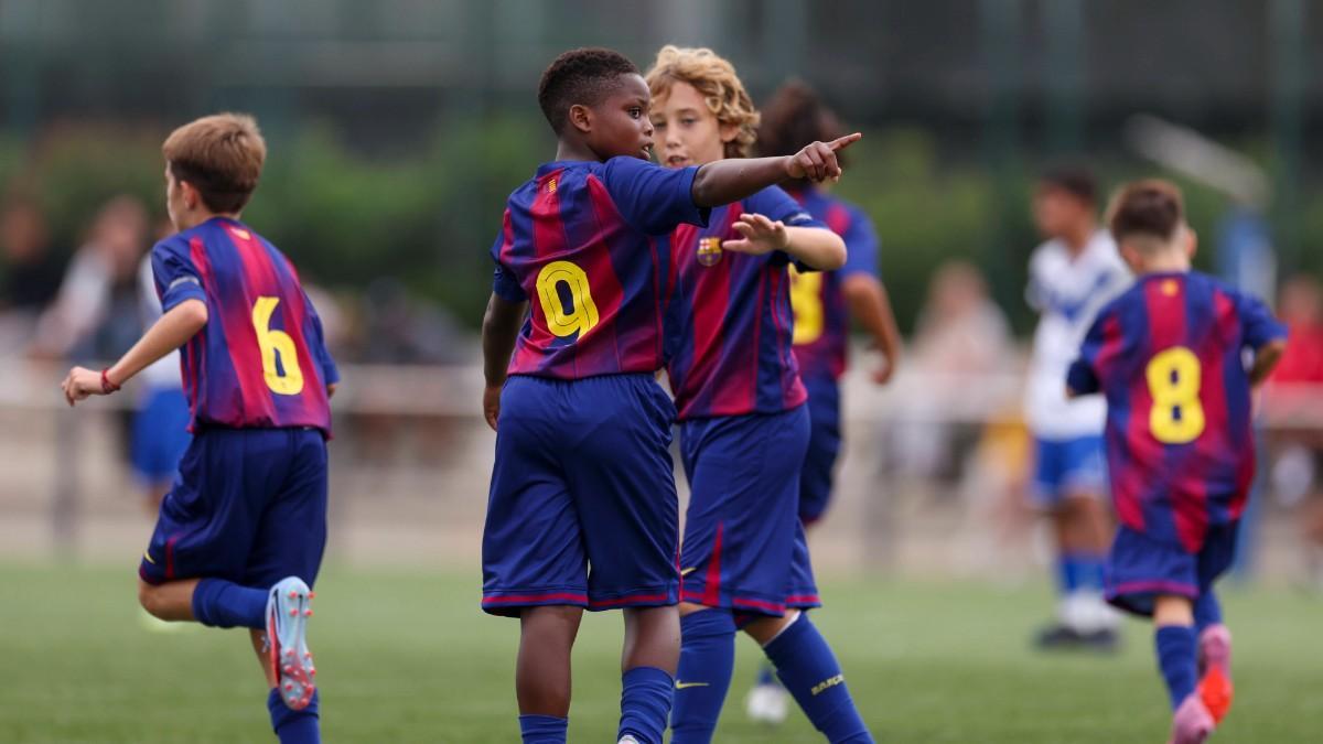 Destiny celebra un gol con el Sub-12 blaugrana