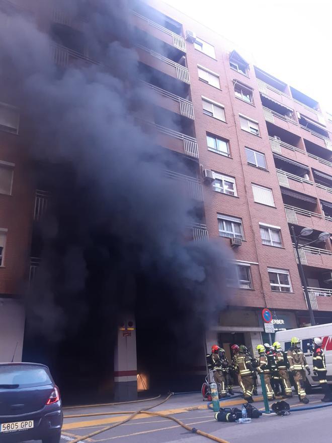 Incendio en un garaje de la avenida Primero de Mayo