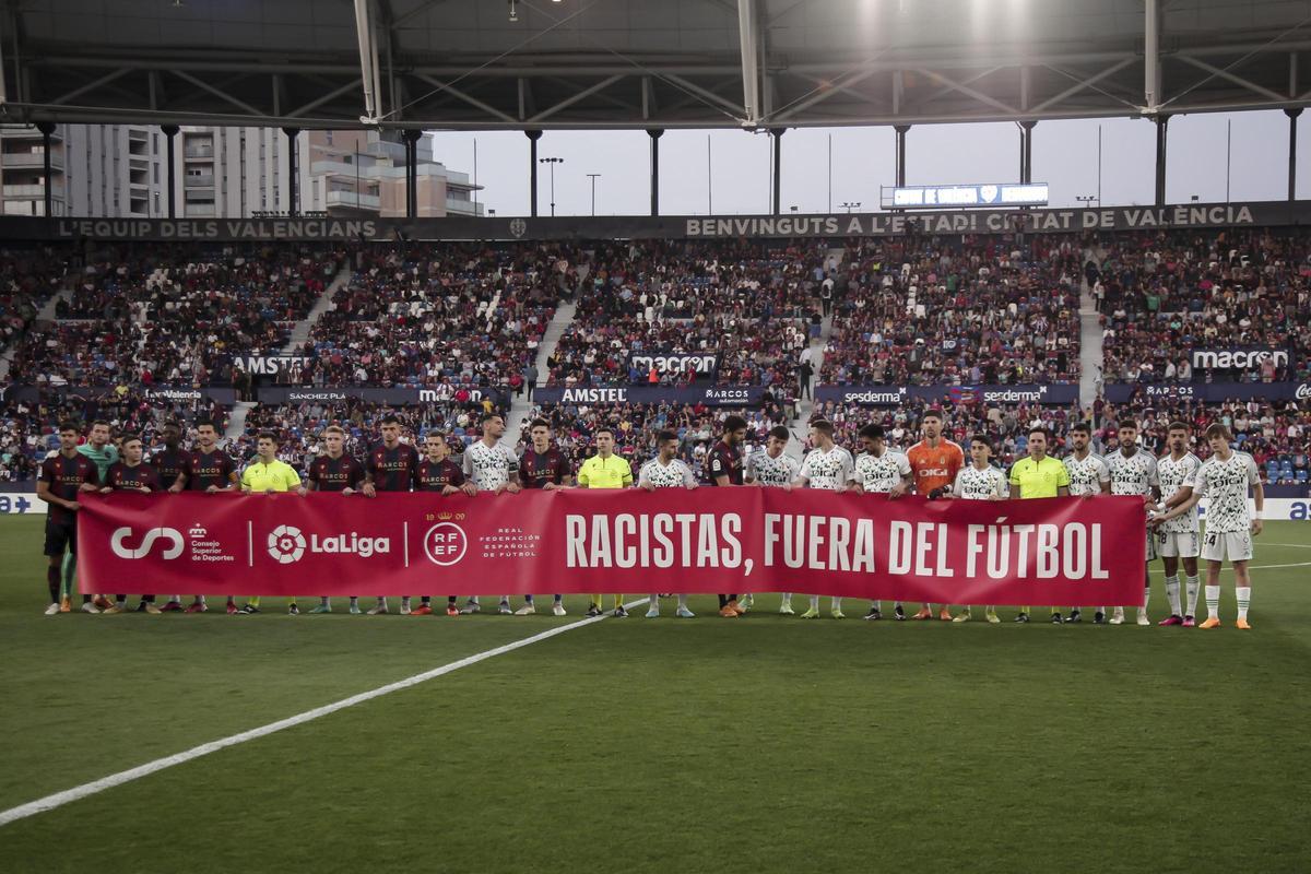 EN IMÁGENES: Así fue el encuentro entre el Real Oviedo y el Levante EN IMÁGENES: Así fue el encuentro entre el Real Oviedo y el Levante