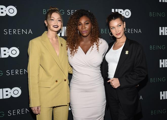 Gigi Hadid, Serena Williams y Bella Hadid en la presentación de 'Being Serena'