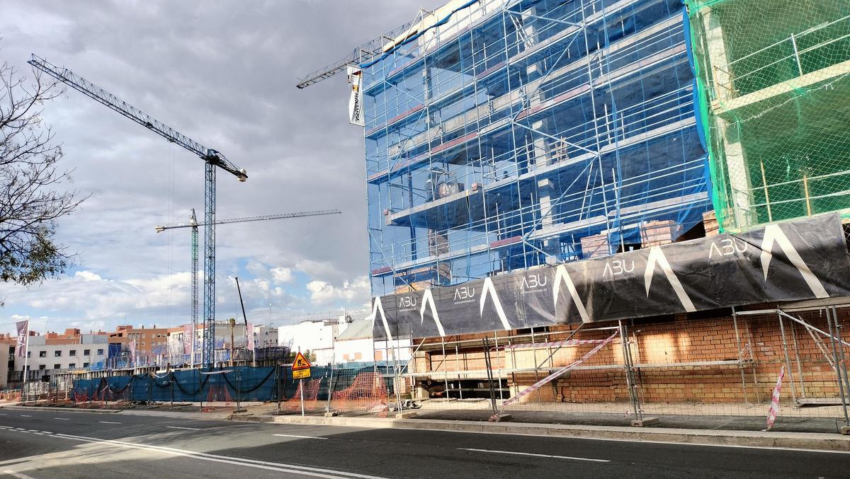 Edificos en construcción en la antigua Fábrica de Vidrios