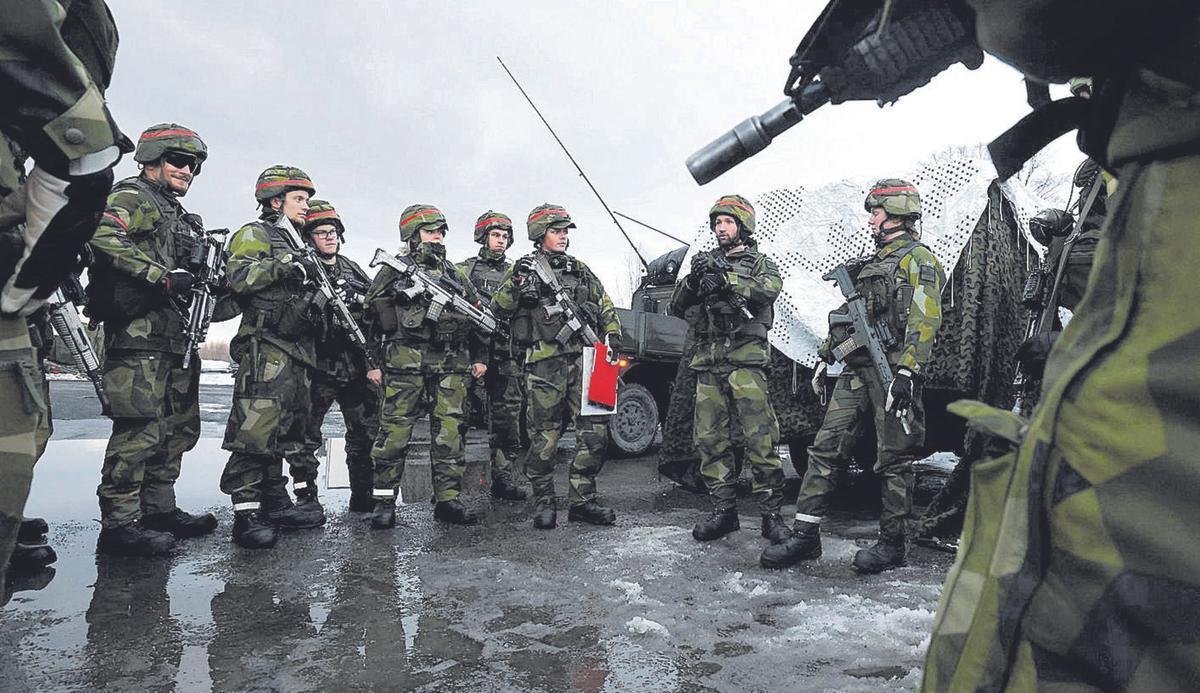 Maniobras de la OTAN en Evenes, Noruega, con soldados fineses y suecos, en marzo de 2022.