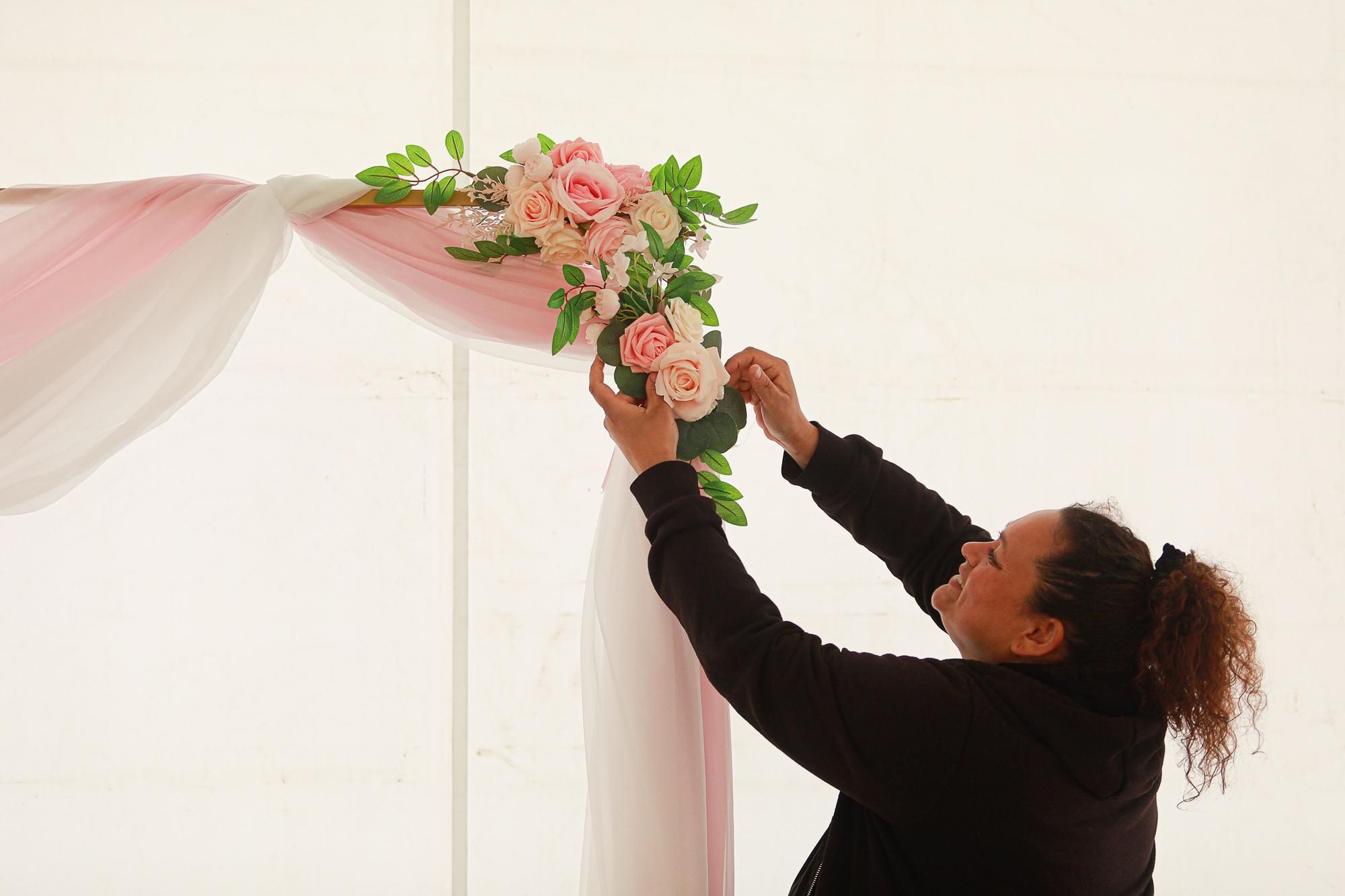 FOTOS | Los preparativos de la gran boda gitana de Lucía y Daniel en Ibiza