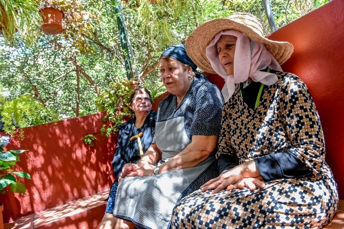 REPORTAJE MUJERES DE GUAYADEQUE