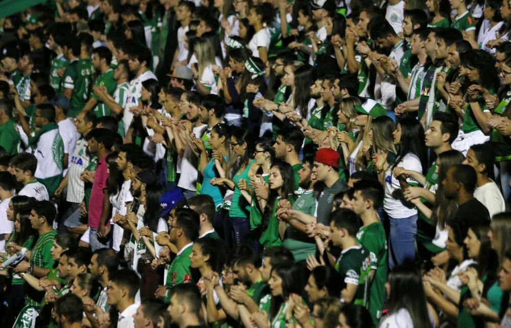 La afición del Chapecoense despide a sus héroes