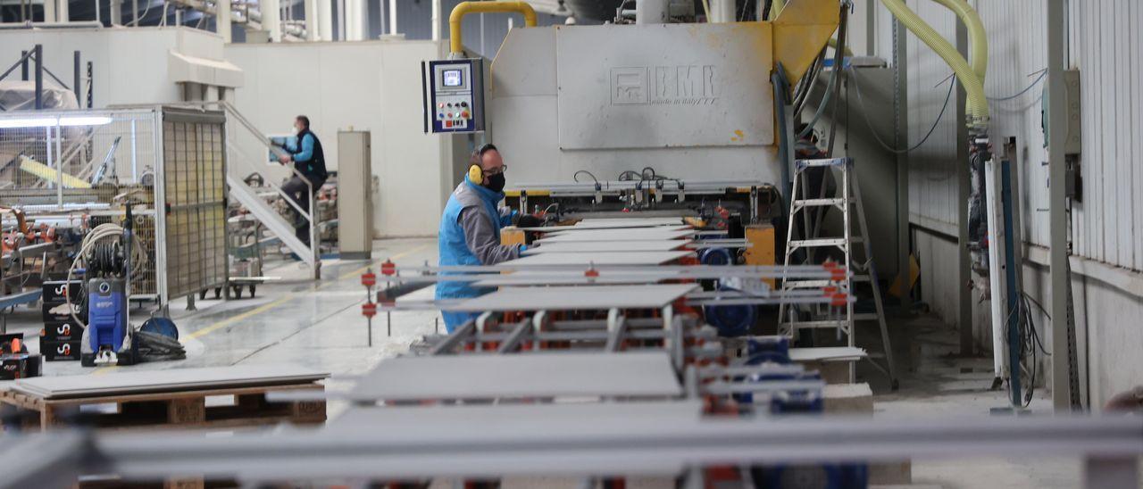 Imagen de una fábrica de cerámica de Castellón.