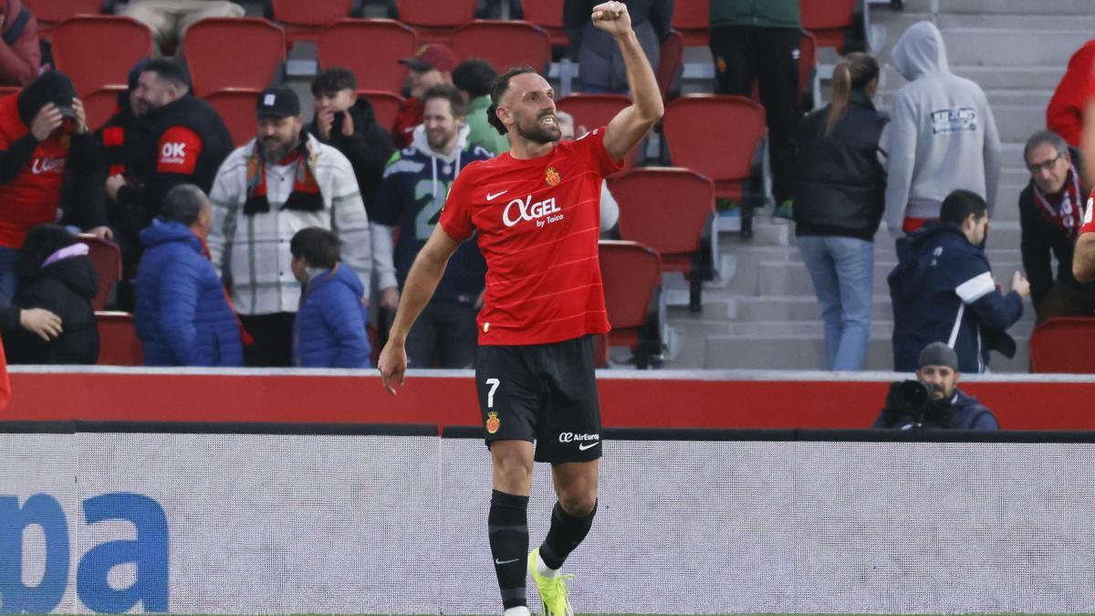 El Mallorca respira con un gol de Raillo y el Granada se ahoga